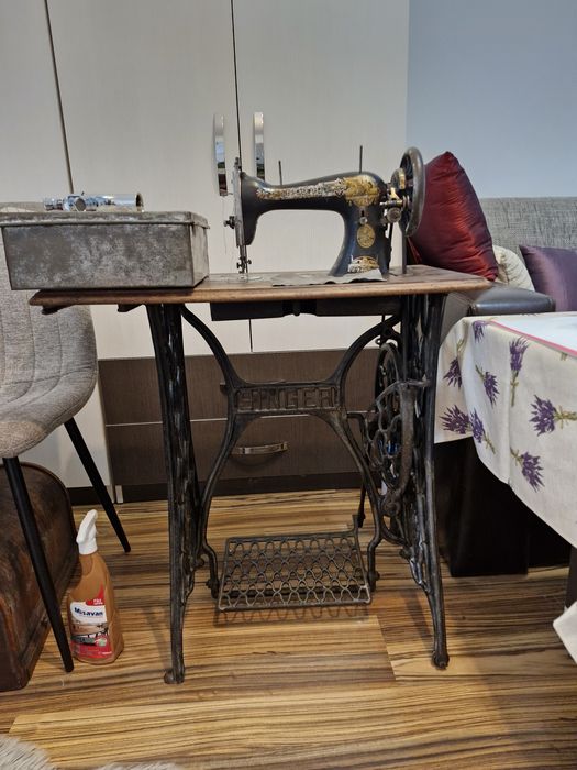 Masina de cusut Singer