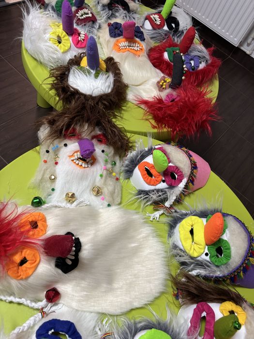 Masti traditionale  copii serbare