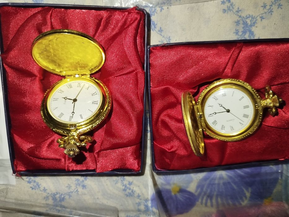 Vând ceasuri buzunar fac  schimb cu monede romanesti