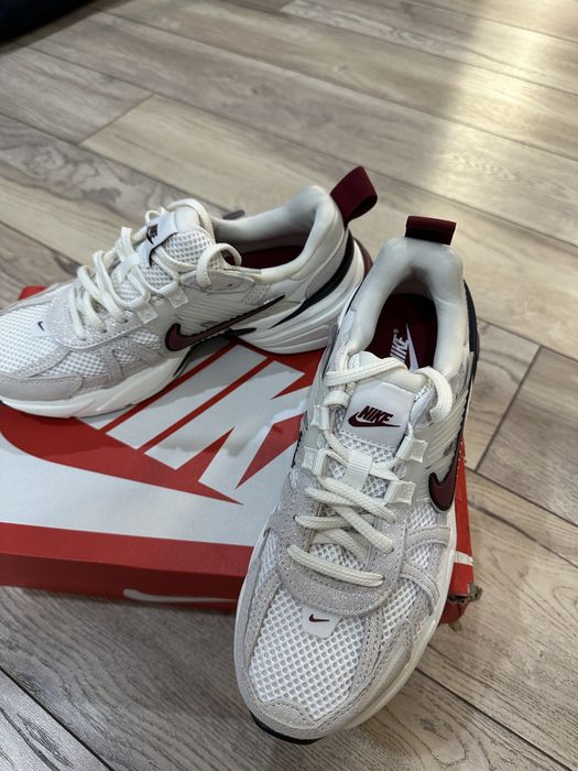 Продам оригинальные кроссовки Nike V2K Run
