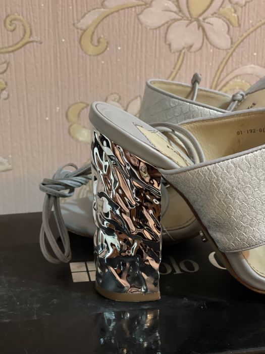 Продаю босоножки