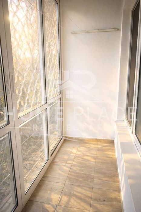 Продава се Двустаен апартамент в Варна, Цветен квартал - 64 кв.м за 1315 €/кв.м - Снимка #3