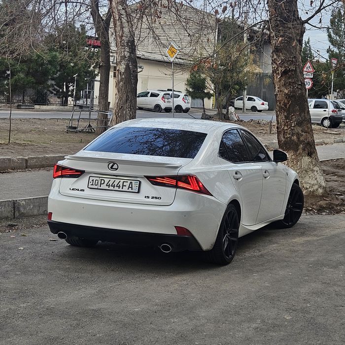 LEXUS IS250 sotiladi