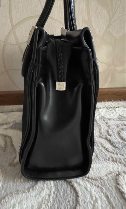 Продаю черную сумку