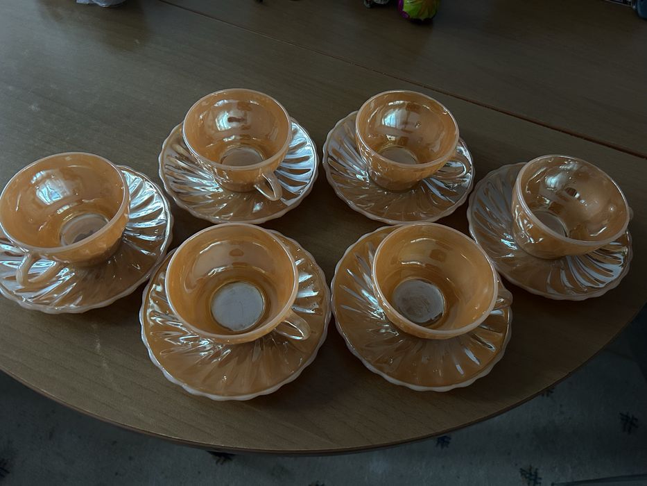 Два броя сервизи от аркопал с интересен метален отенък