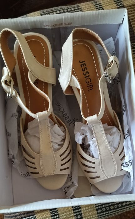 Дамски  обувки и сандали