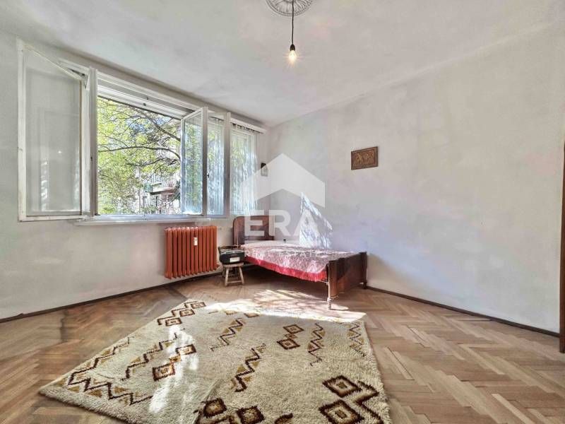 Продава се Тристаен апартамент в София, Яворов - 110 кв.м за 3810 €/кв.м - Снимка #1