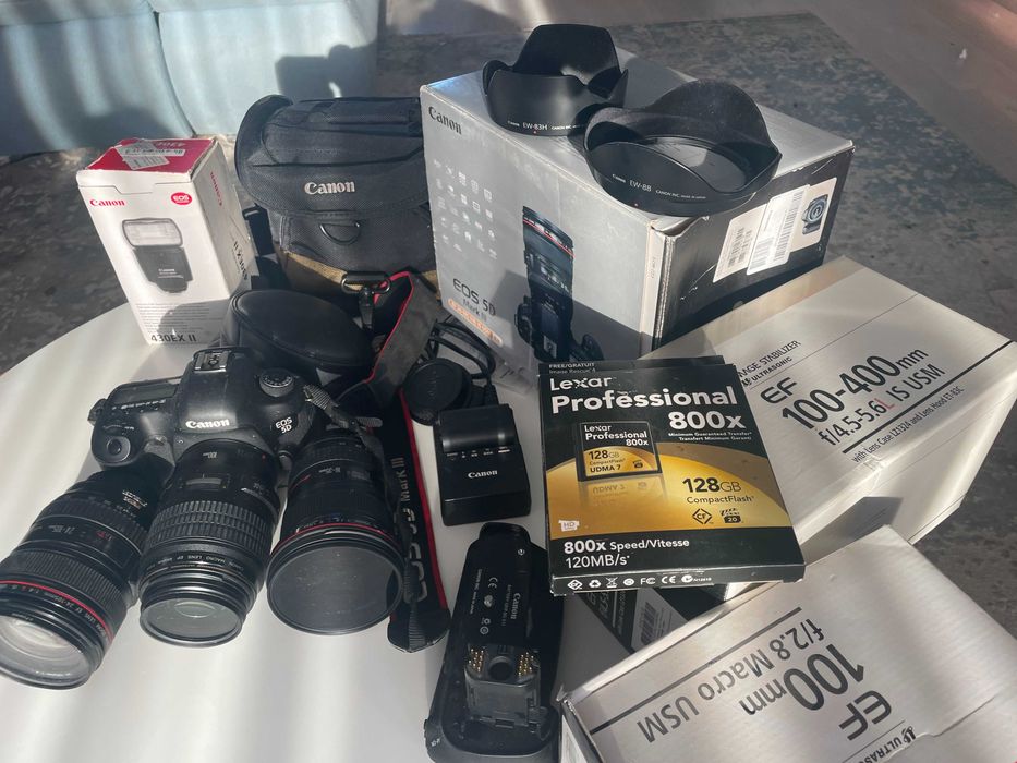 Aparat profesional Canon EOS 5D Mark III -aproape nou,42.600declansari