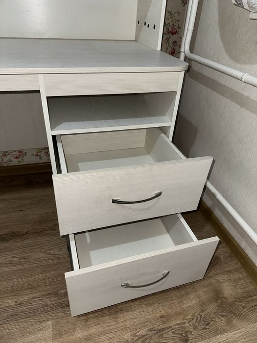 Продам писменный стол