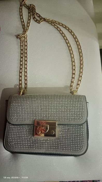 Продам нарядную сумочку