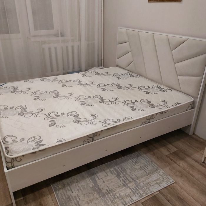 Продам двуспальную кровать