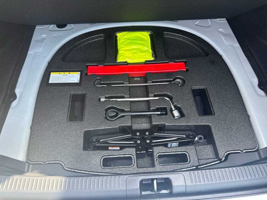 Toyota Camry 2025 — 4