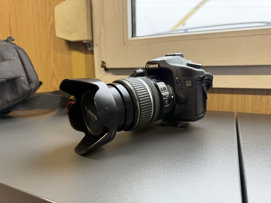 Продавам фотоапарат Canon 50D с обеквтив 17-58мм