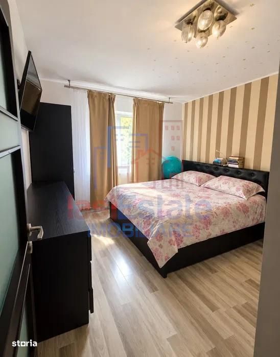 Apartament cu 3 camere zona Podu de Fier