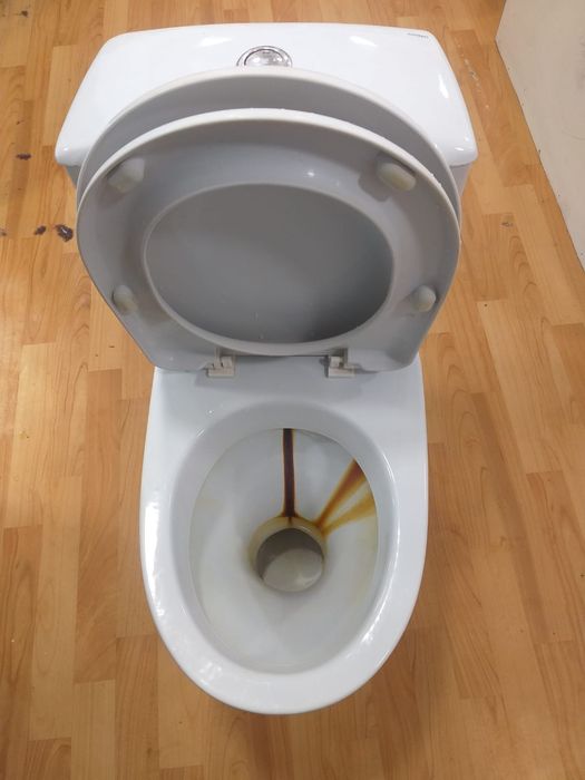 Туалет, унитаз рабочий