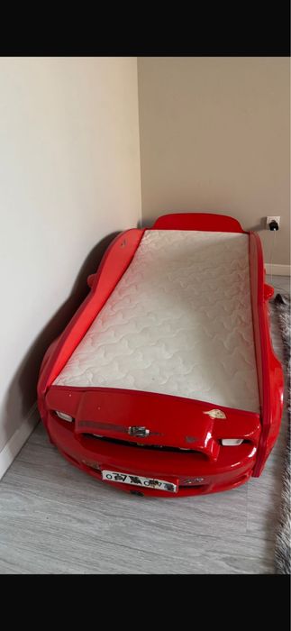 Кравать машина красная