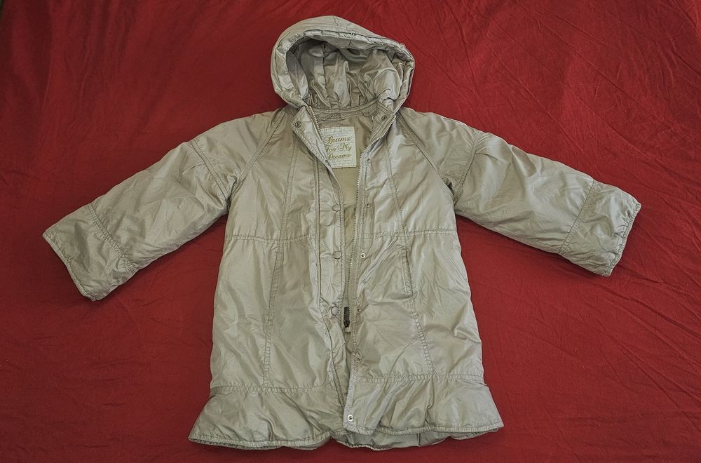 Продавам зимни якета за момиче подходящи за деца на възраст от 6 до 8