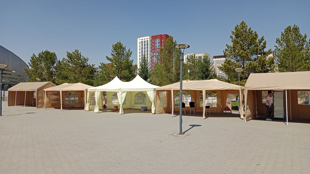 Аренда шатров.столов.стульев.