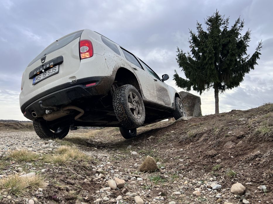 Dacia Duster 1.5 dci 4x4 , pregatit de off-road mediu