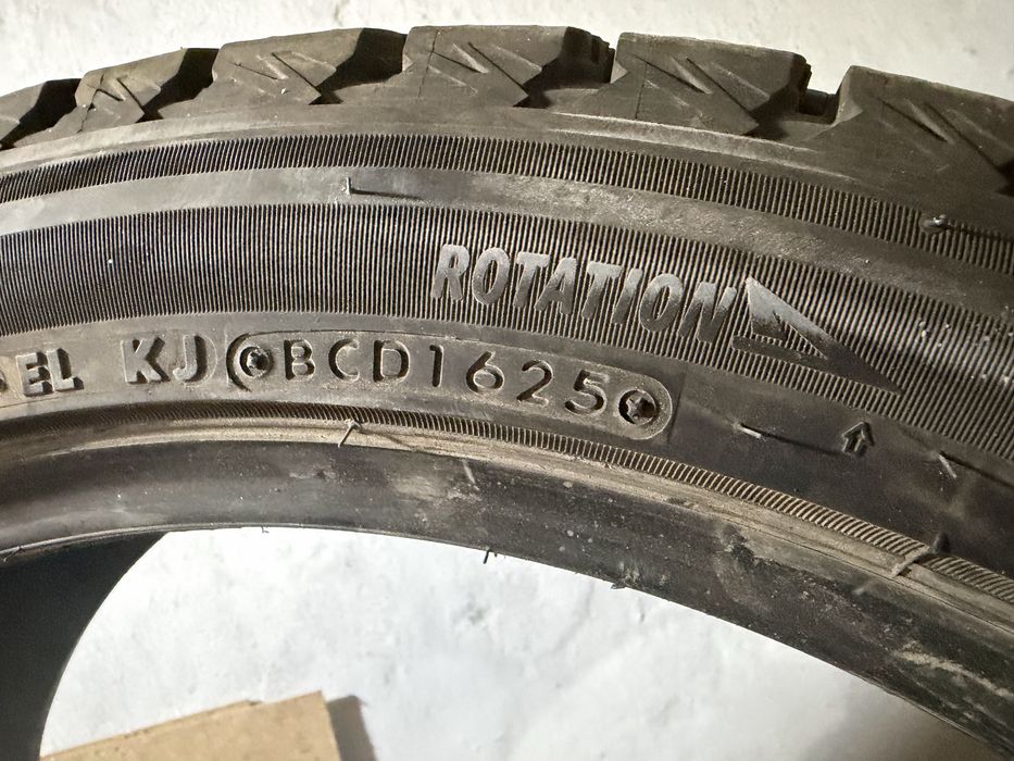 245/45R20 Bridgestone Blizzak DM-V3