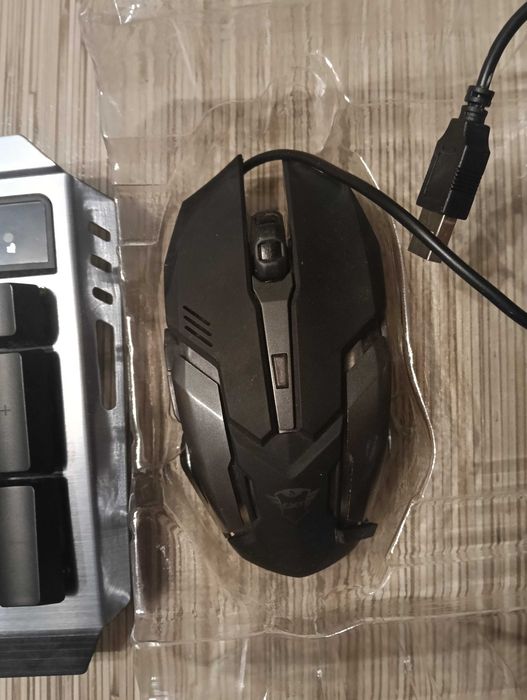 Kit tastatura si mouse gaming Trust GXT 845 Tural, Negru
