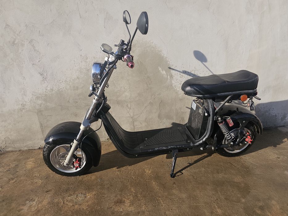 Vând moped 2000 w