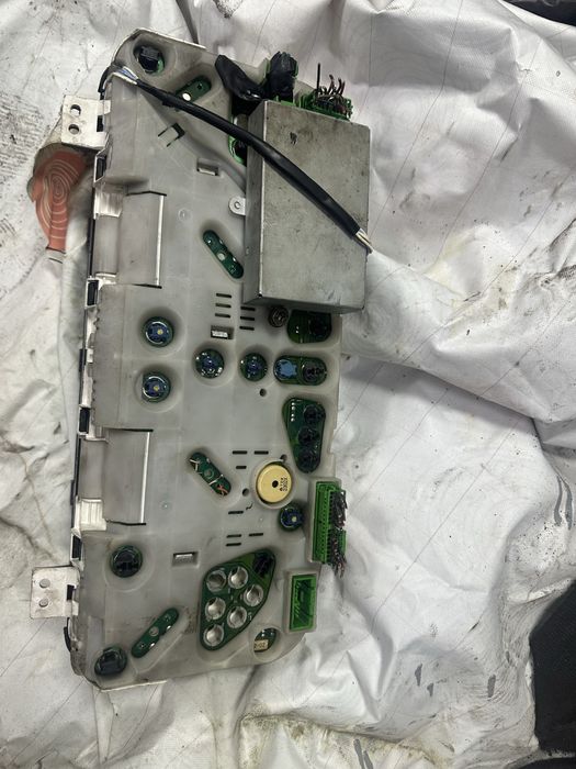 Продам прибореую панель оптитрон субару легаси б4