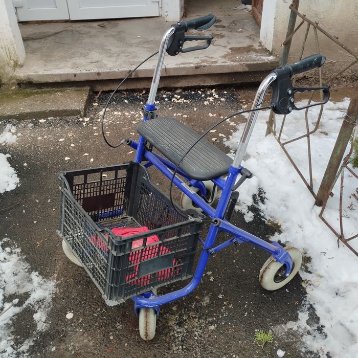 Rolator/cadru de mers cu 4 roți