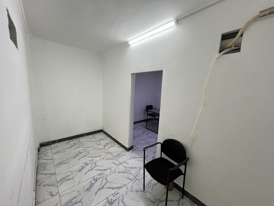 Аренда под офис 2 минут от метро Шахристон 20м2 С мебелью! Подволь!