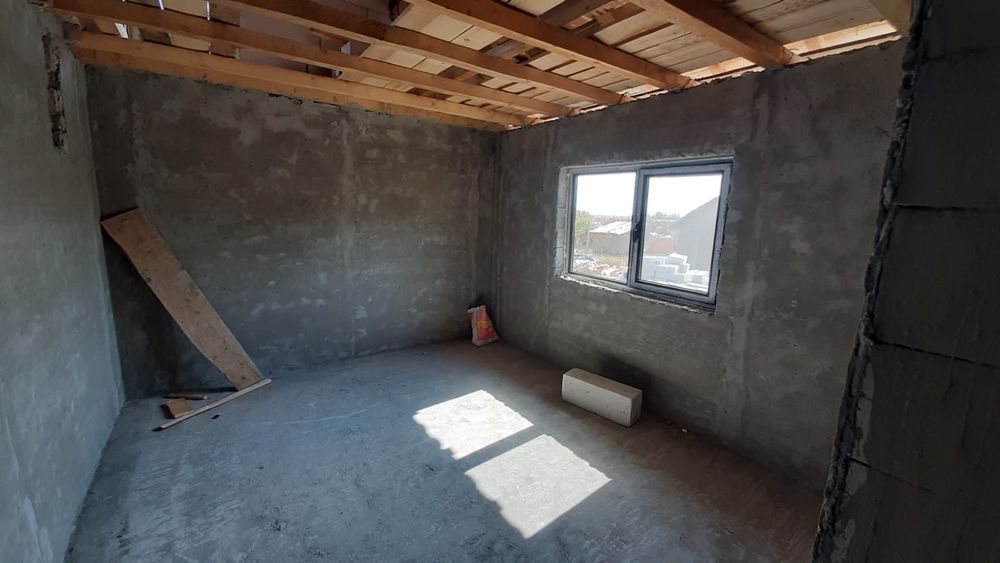 Casă + teren 1000 mp în Istria – vedere la lac