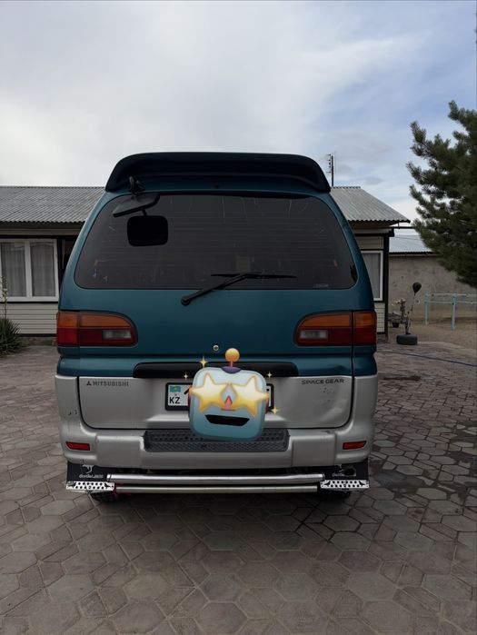 Продам машину Mitsubishi Delica
