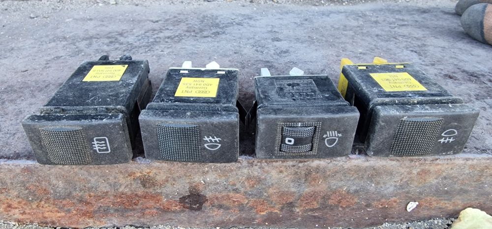 Шторка, кнопки, решетка, ручка Ауди А4