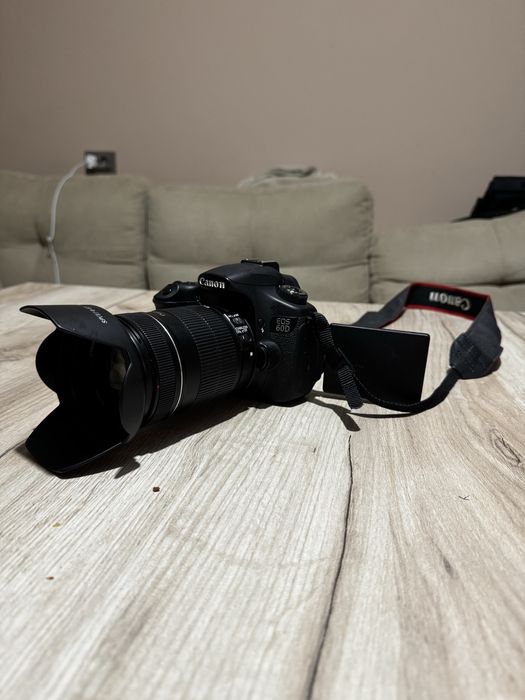 Фотоапарт CANON  EOS 60D с обектив CANON EFS 18-135 + ПОДАРЪК