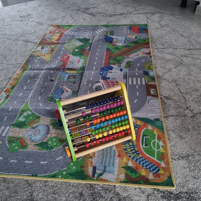 Vand centru de activitati din lemn 5 in 1  si covor de joaca