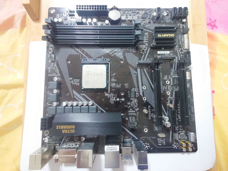 Vand kit gaming AMD Ryzen 5 5500+ Gigabyte B550M DS3H si cooler