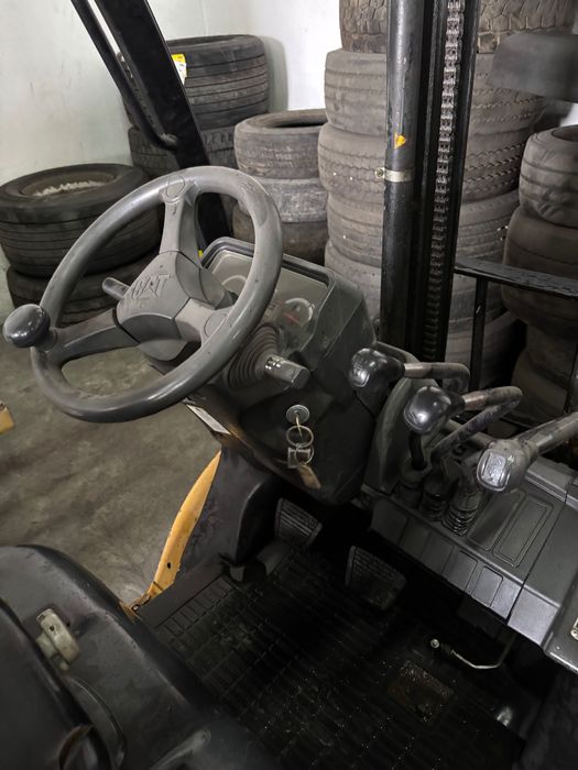 Vand Motostivuitor, Stivuitor Gas Caterpillar 2.5t