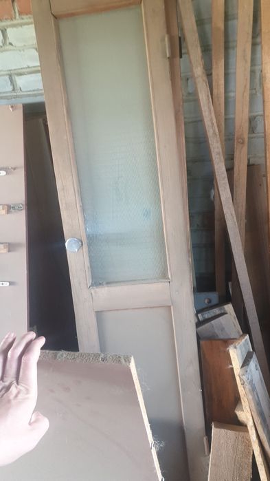 Двери деревянные,  б/у, есть со стеклом