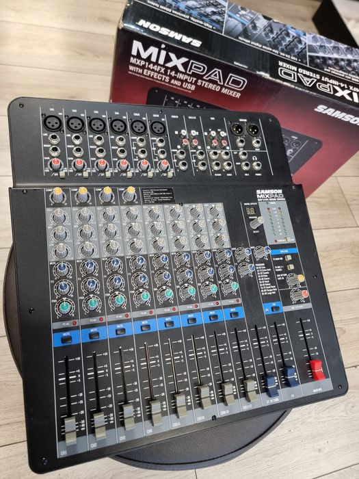 Amanet F28: Mixer neamplificat Samson MixPad MXP144FX