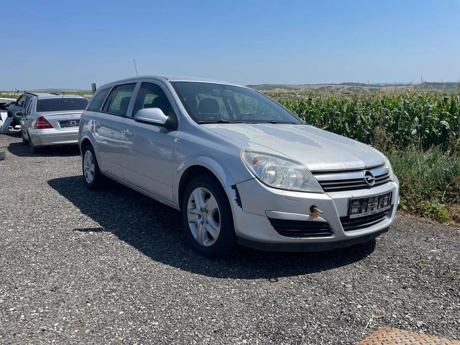 Dezmembrez piese Opel Astra H