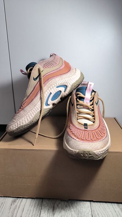 Продам оригинальные кроссовки Nike DV2757