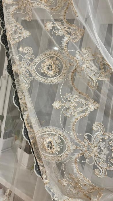 Тюль-штор подходит для зала