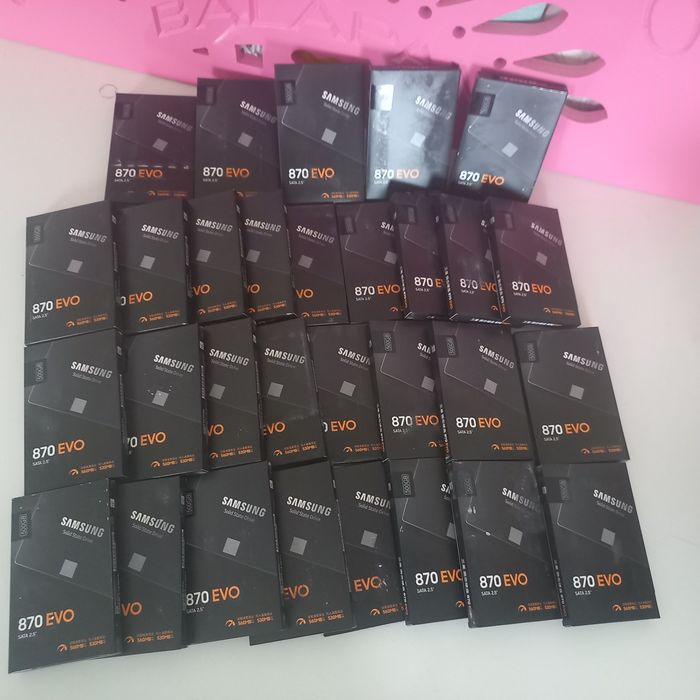 SSD. Жесткий диск. Накопитель. Флэшка. Нокопитель