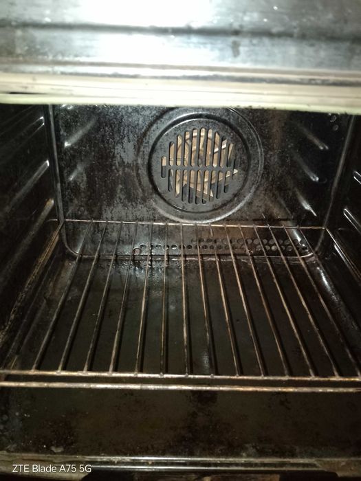 Продавам фурна с котлони за вграждане Zanker