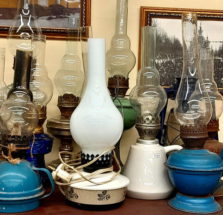 Керосиновые лампы эпохи СССР.