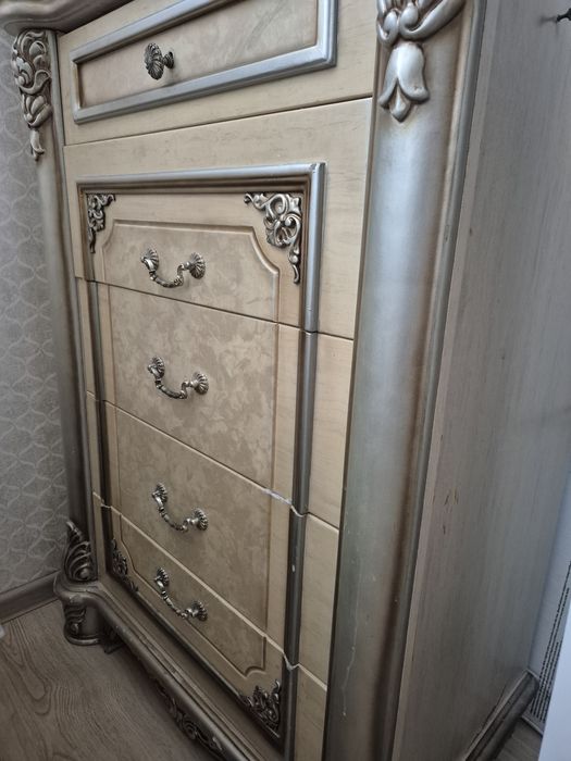 Продам стол гостийный