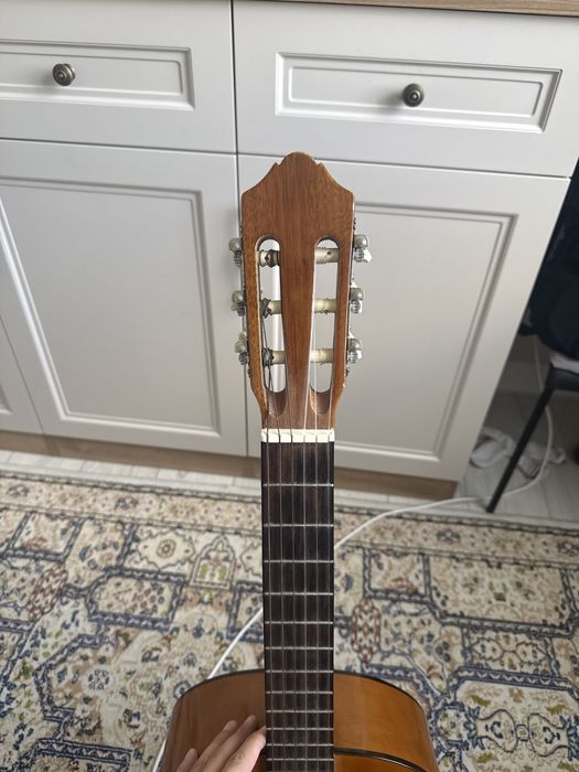 На продаже гитара  Yamaha C - 80
