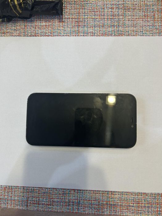телефон iPhone 12