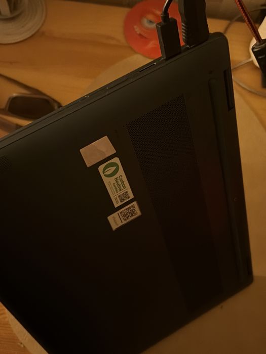 Продавам Lenovo Yoga 7 2-in-1 14” OLED