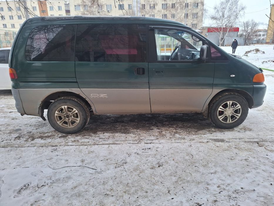 Mitsubishi space gear 1995