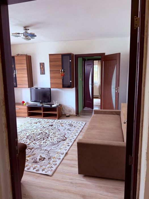 Inchiriez apartament 3 camere